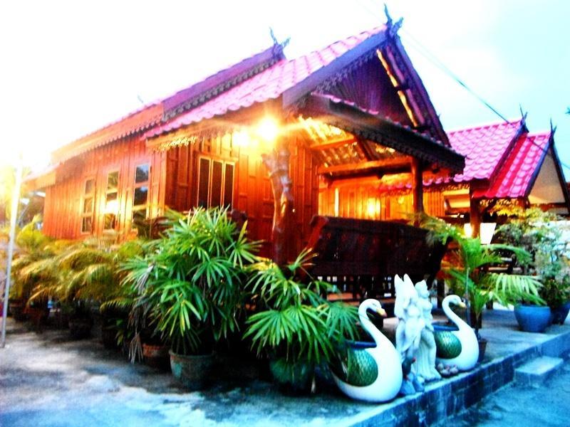 Suksomjai Hotel Rayong Exterior photo
